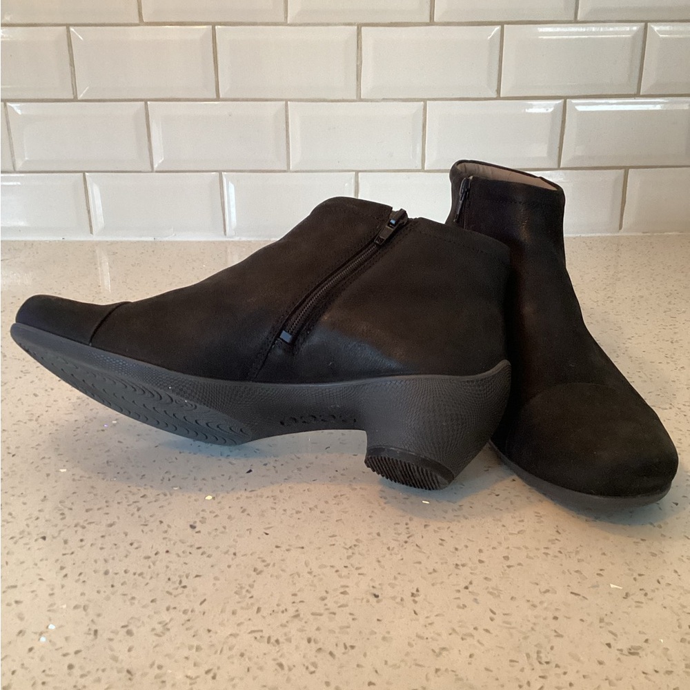 Leather ankle boot